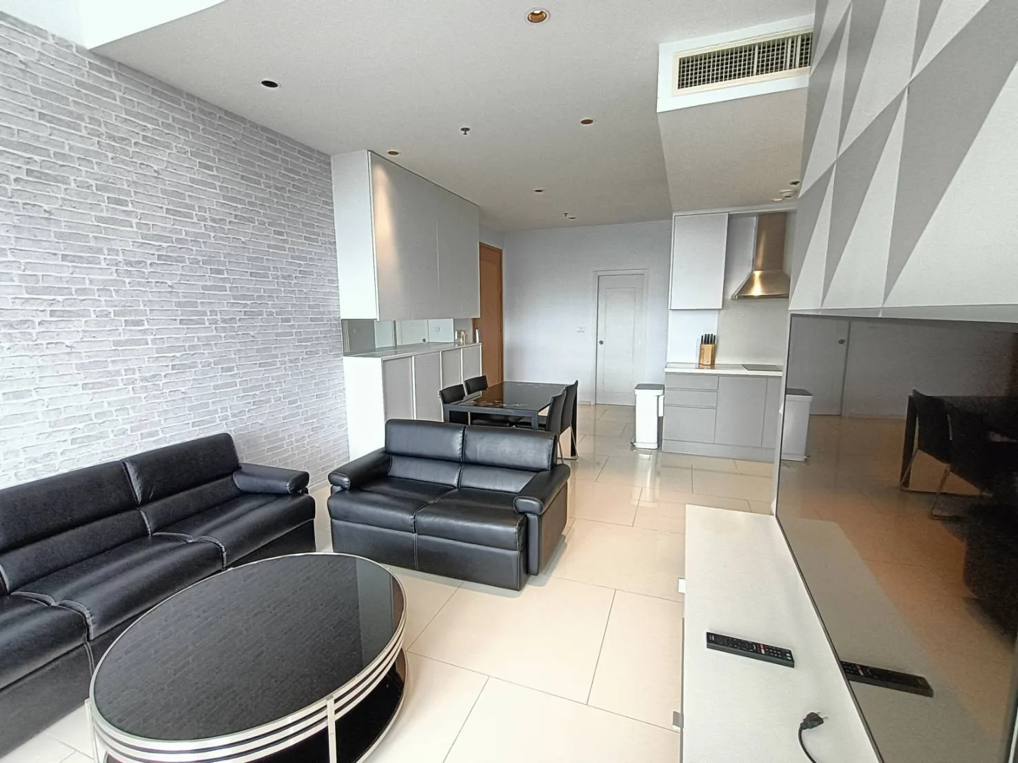 The Emporio Place — photo 2