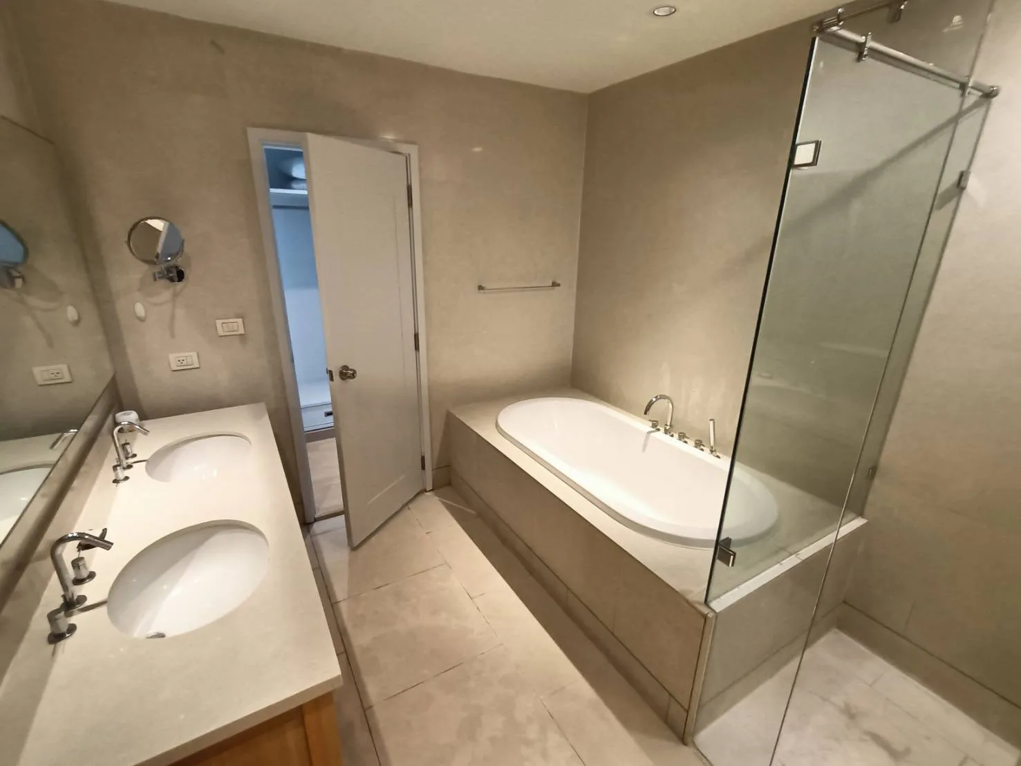 The Emporio Place — photo 15