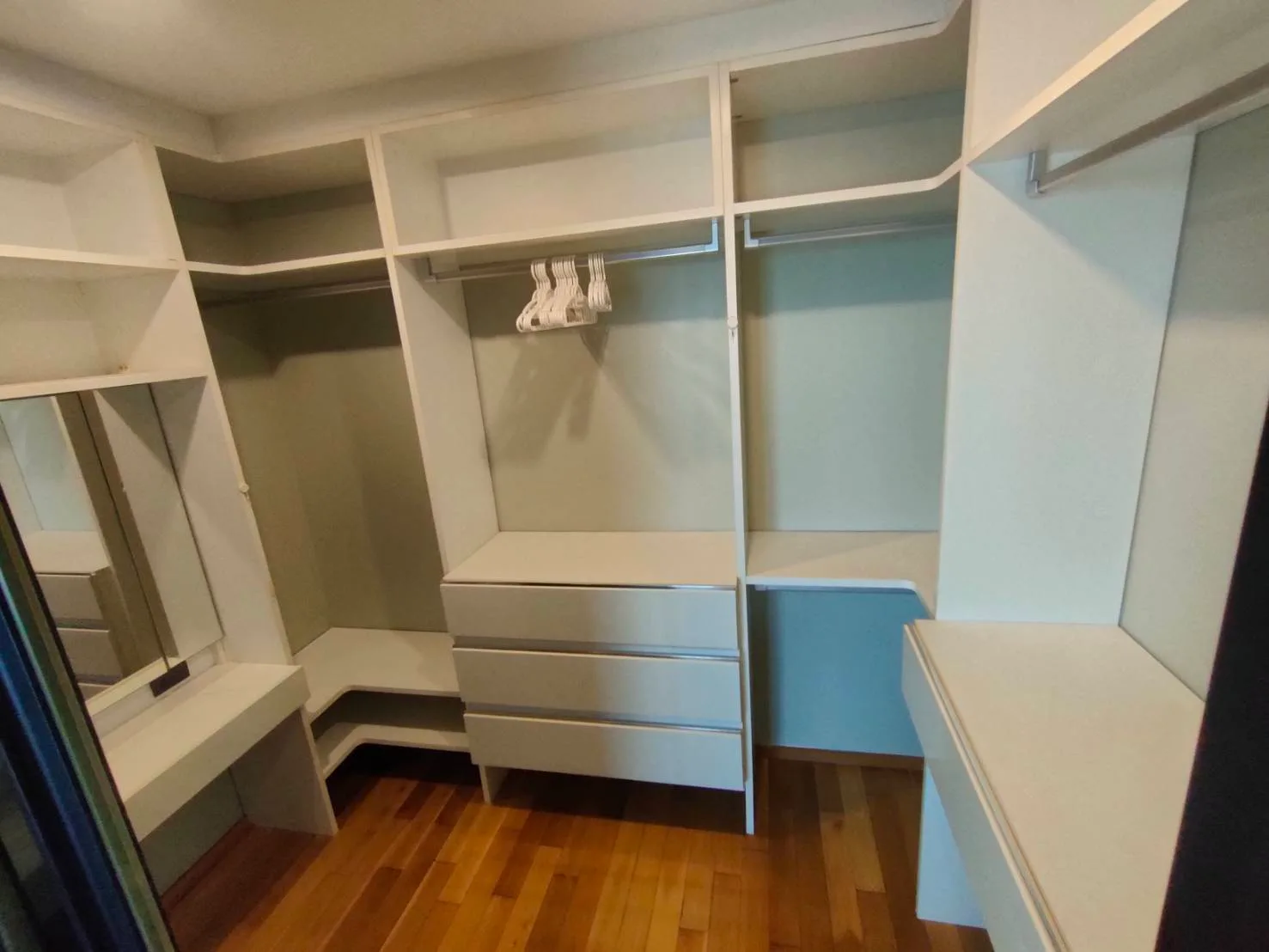 The Emporio Place — photo 9