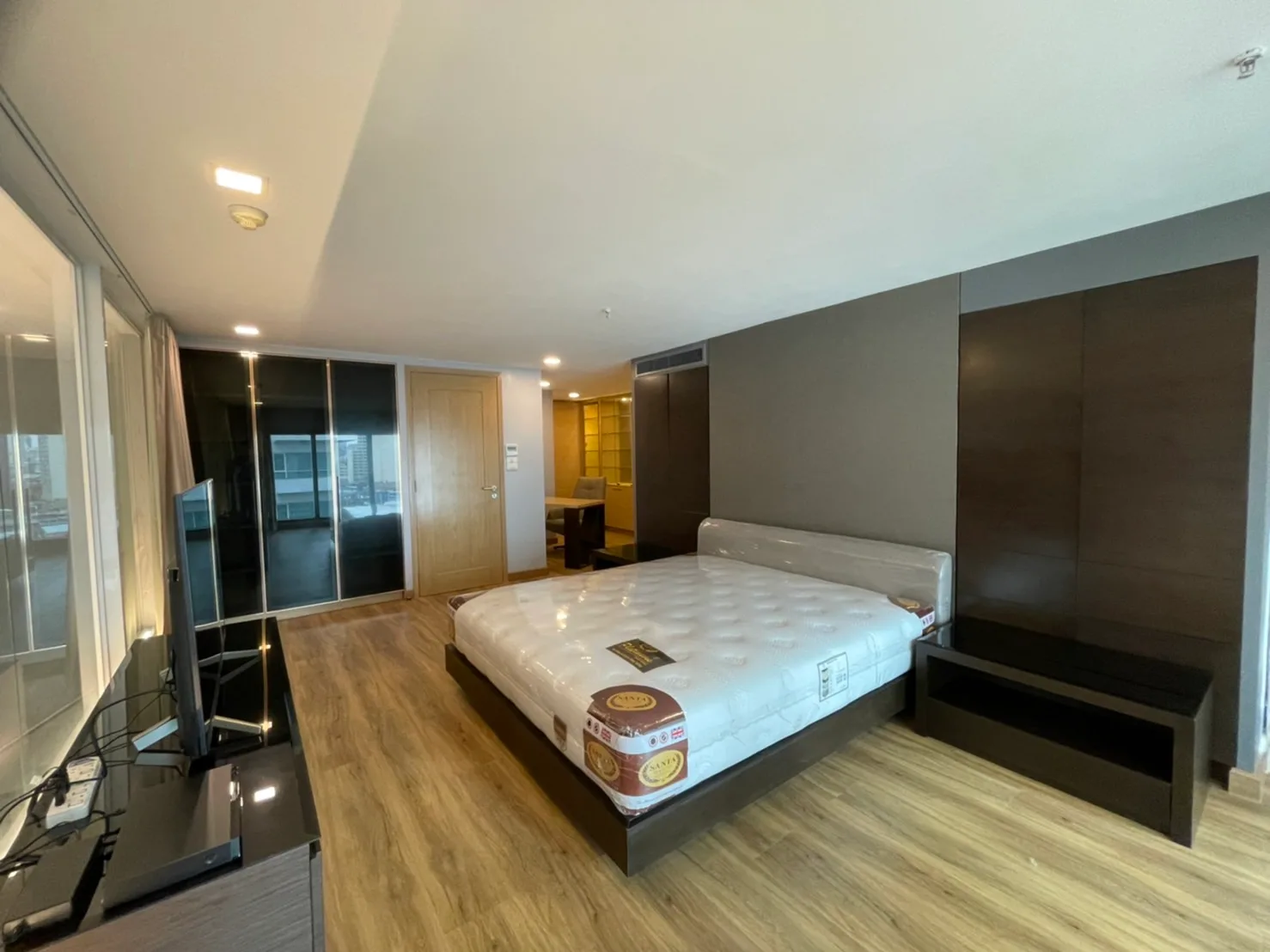 The Emporio Place — photo 9