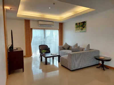 Esmeralda Apartments