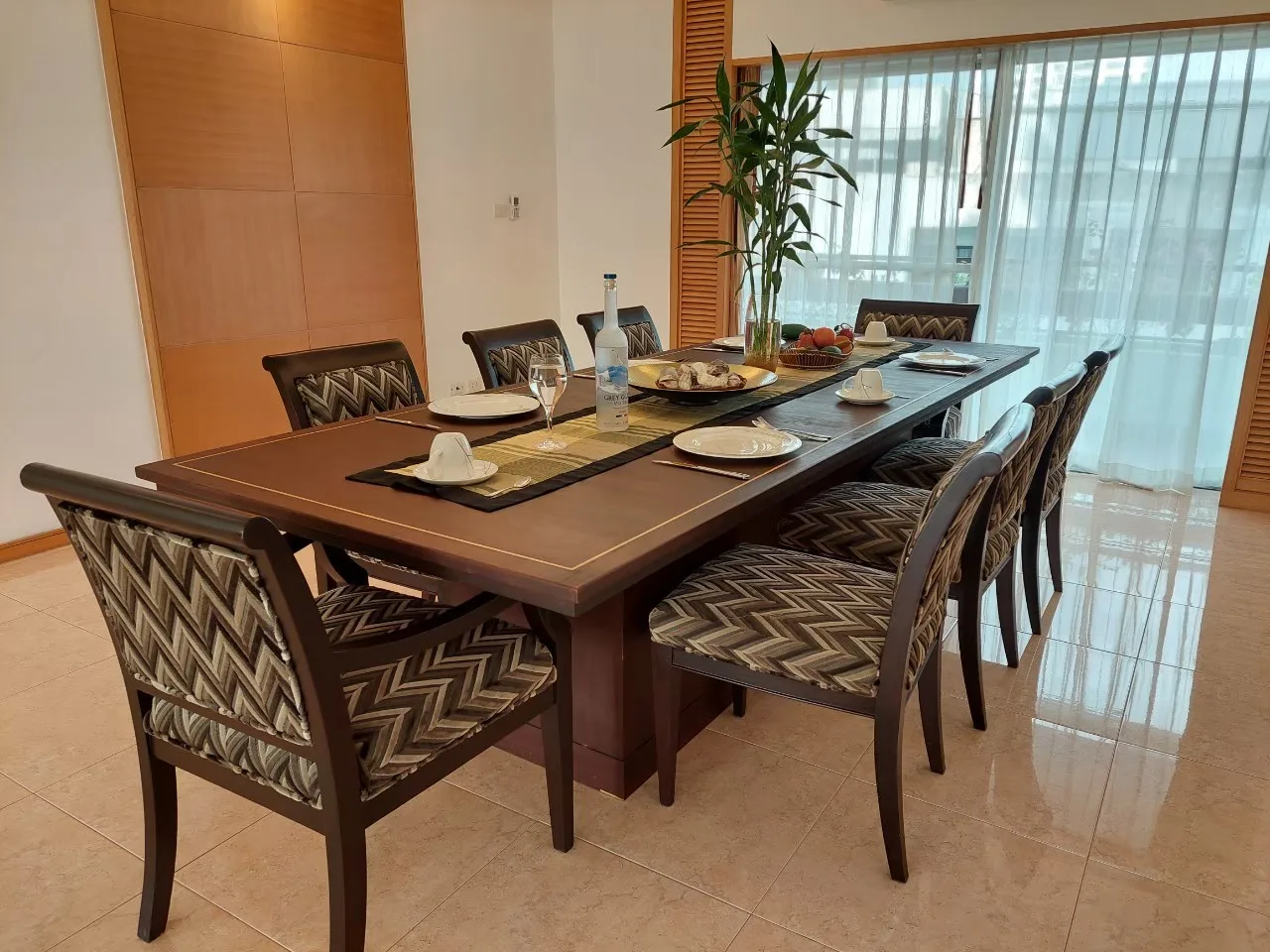 Esmeralda Apartments — photo 2