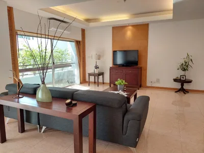 Esmeralda Apartments