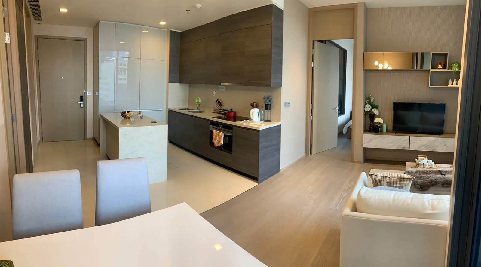 The Esse Asoke — photo 15