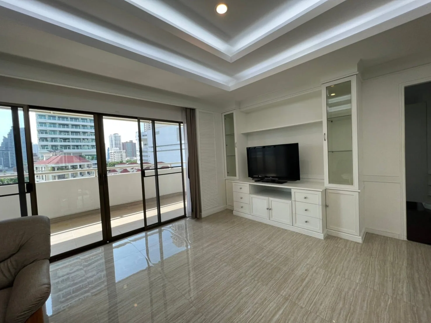 M Tower Apartment — photo 2