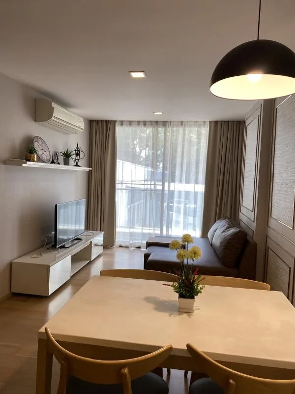 LIV@49 — photo 2
