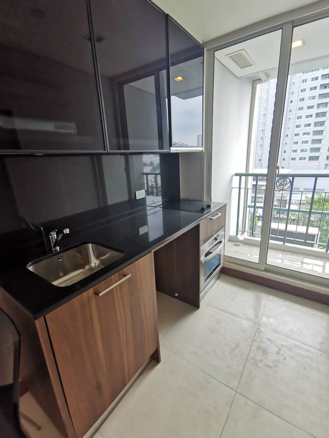 Ivy Thonglor — photo 3