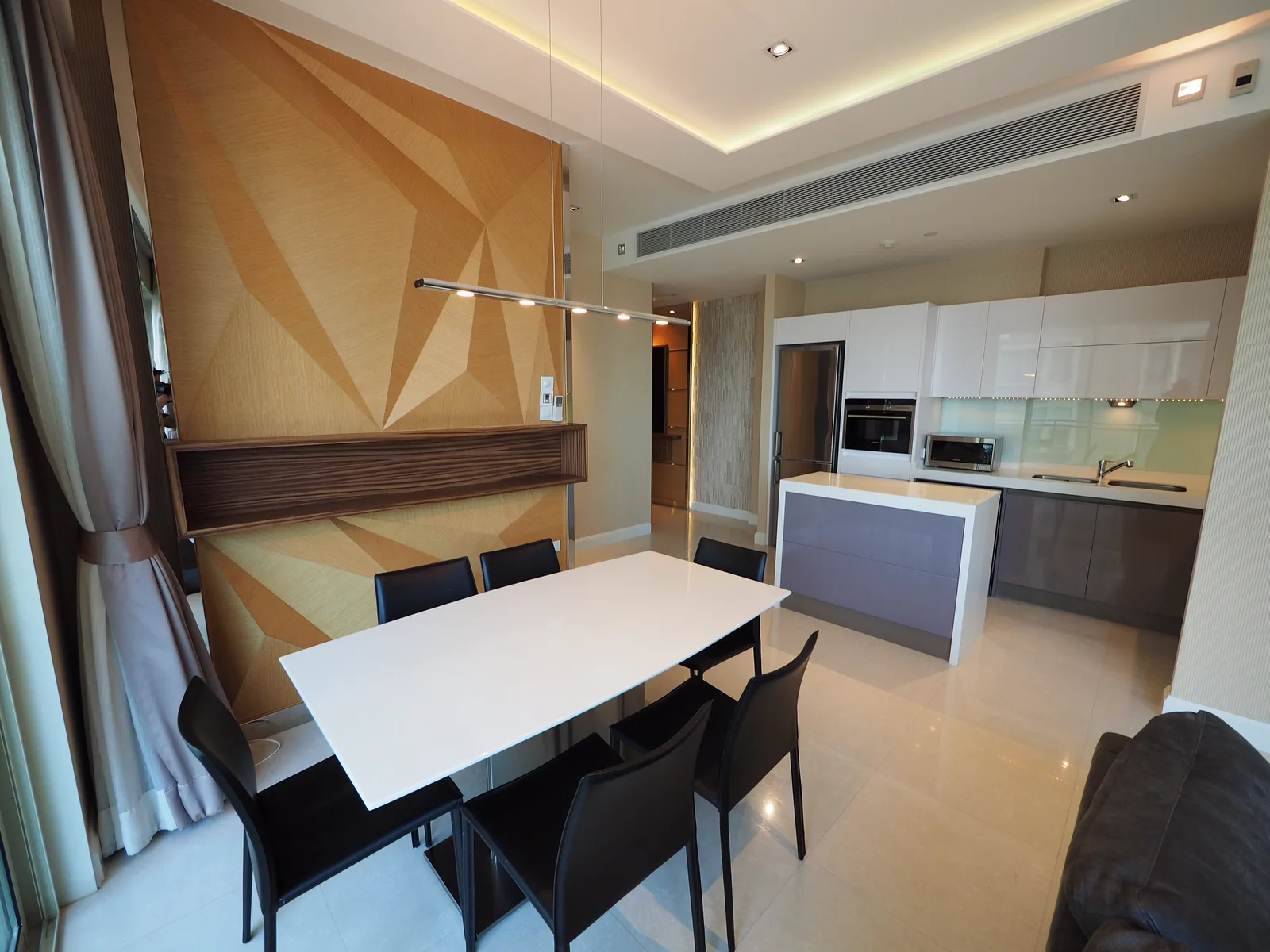 Q Langsuan — photo 2