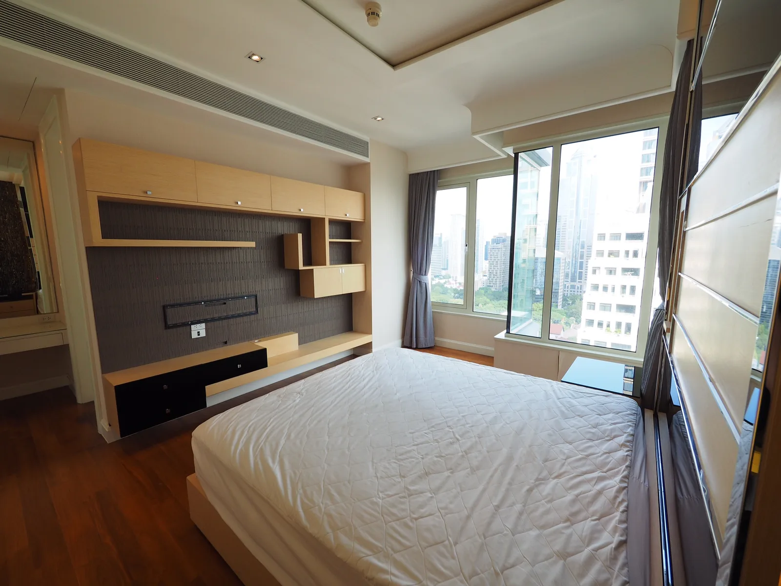 Q Langsuan — photo 7