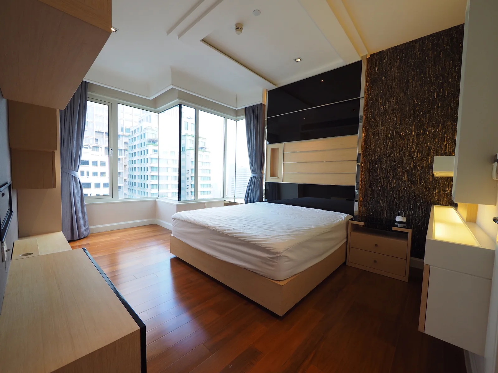 Q Langsuan — photo 8