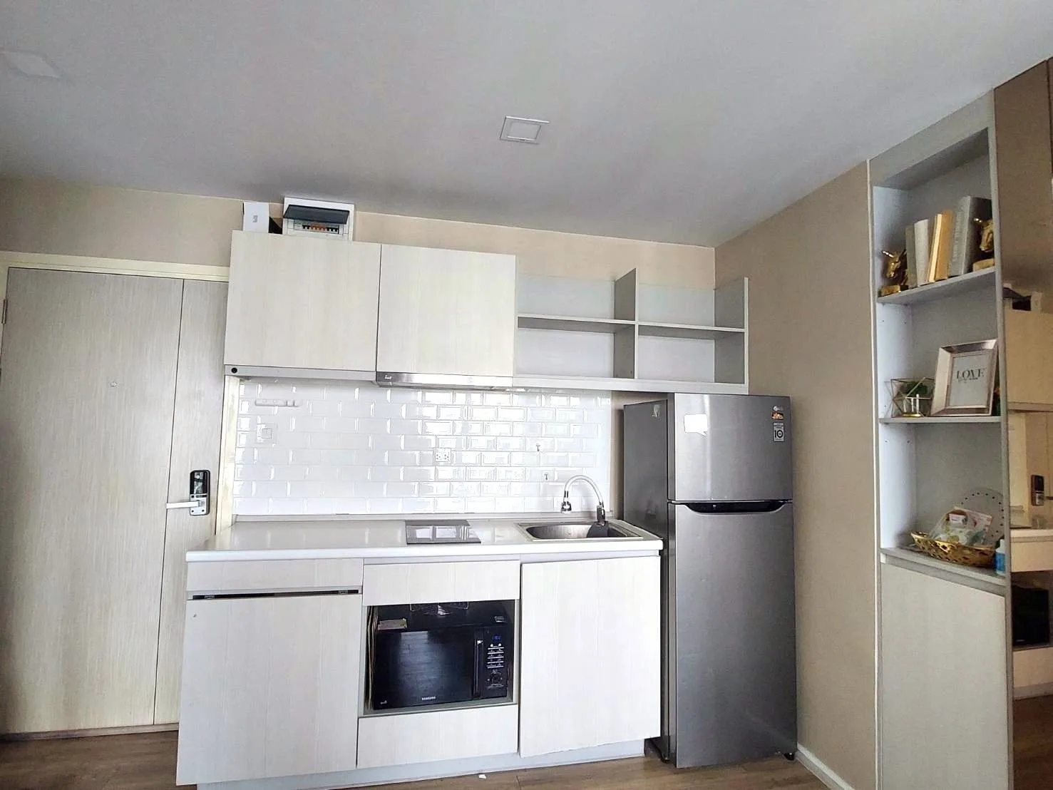 Kensington Phahol - Kaset — photo 12