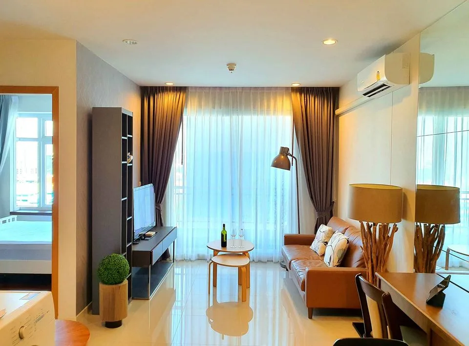 Circle Condominium — photo 2