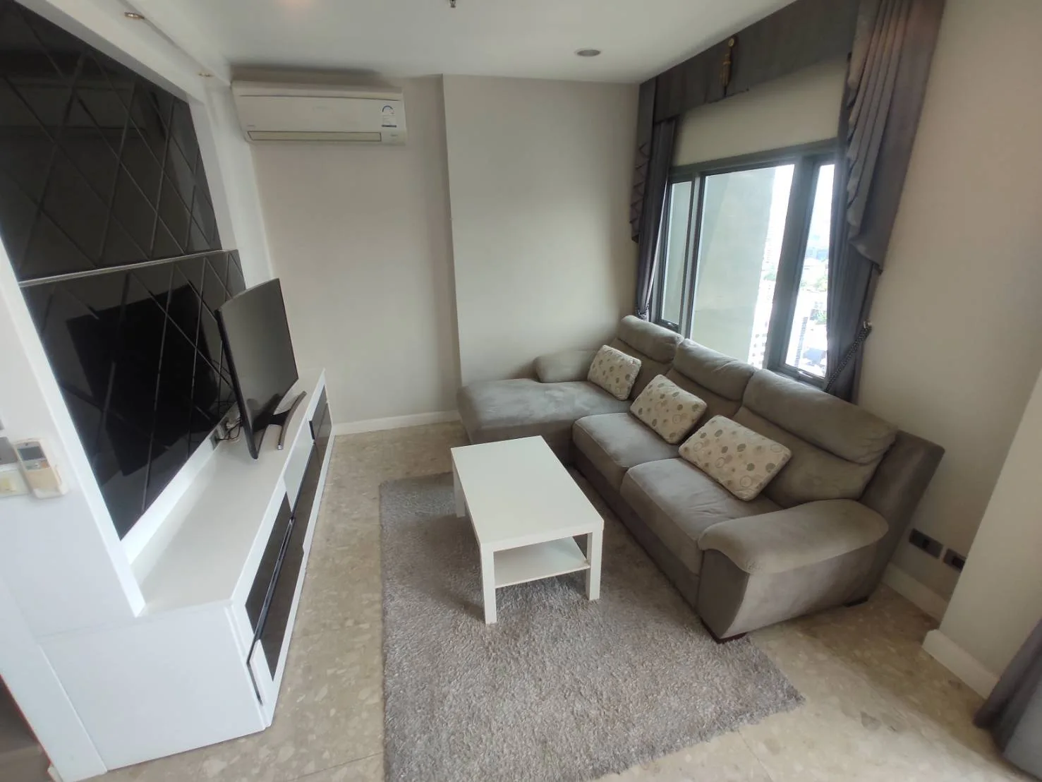 The Crest Sukhumvit 34 — photo 1