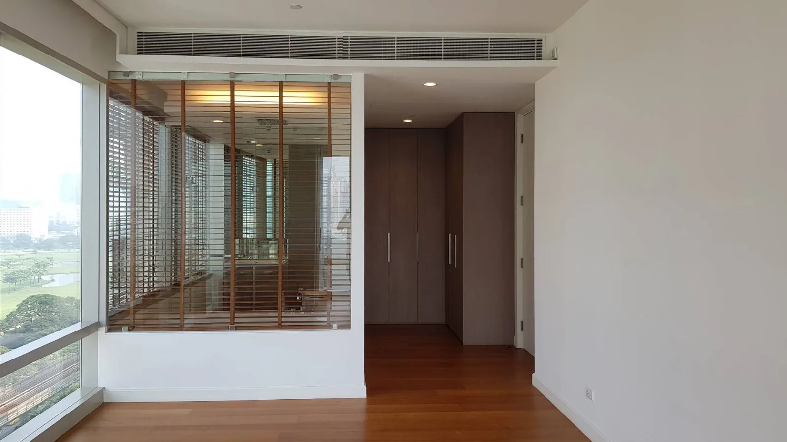 185 Rajadamri — photo 1