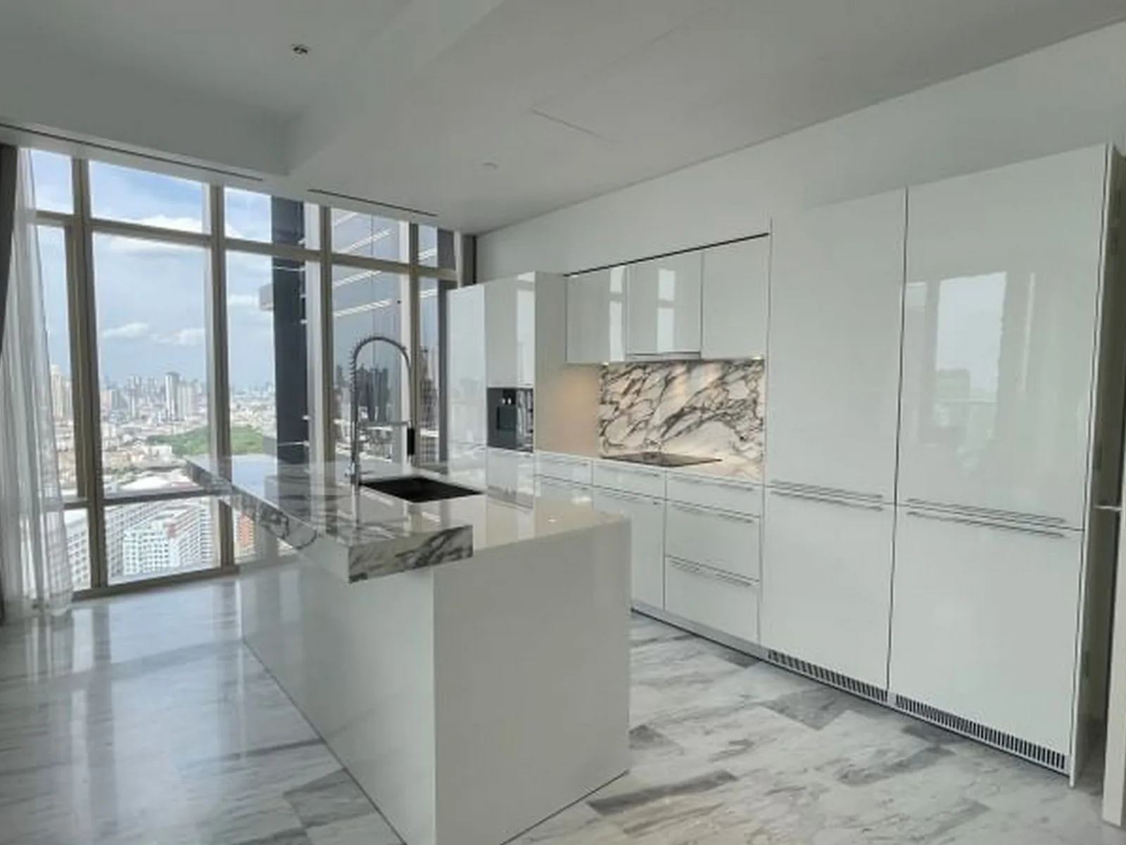 Four Seasons Private Residences Bangkok — photo 4