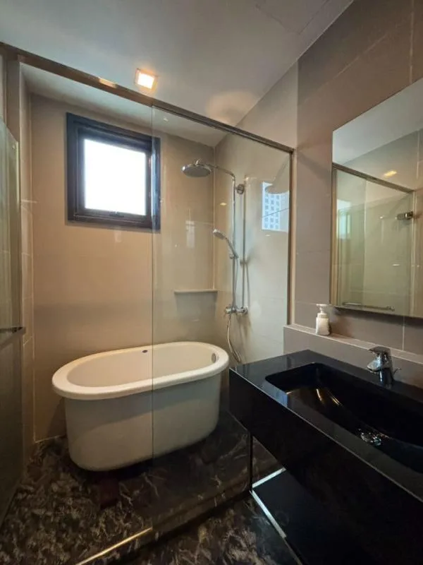 Edge Sukhumvit 23 — photo 12