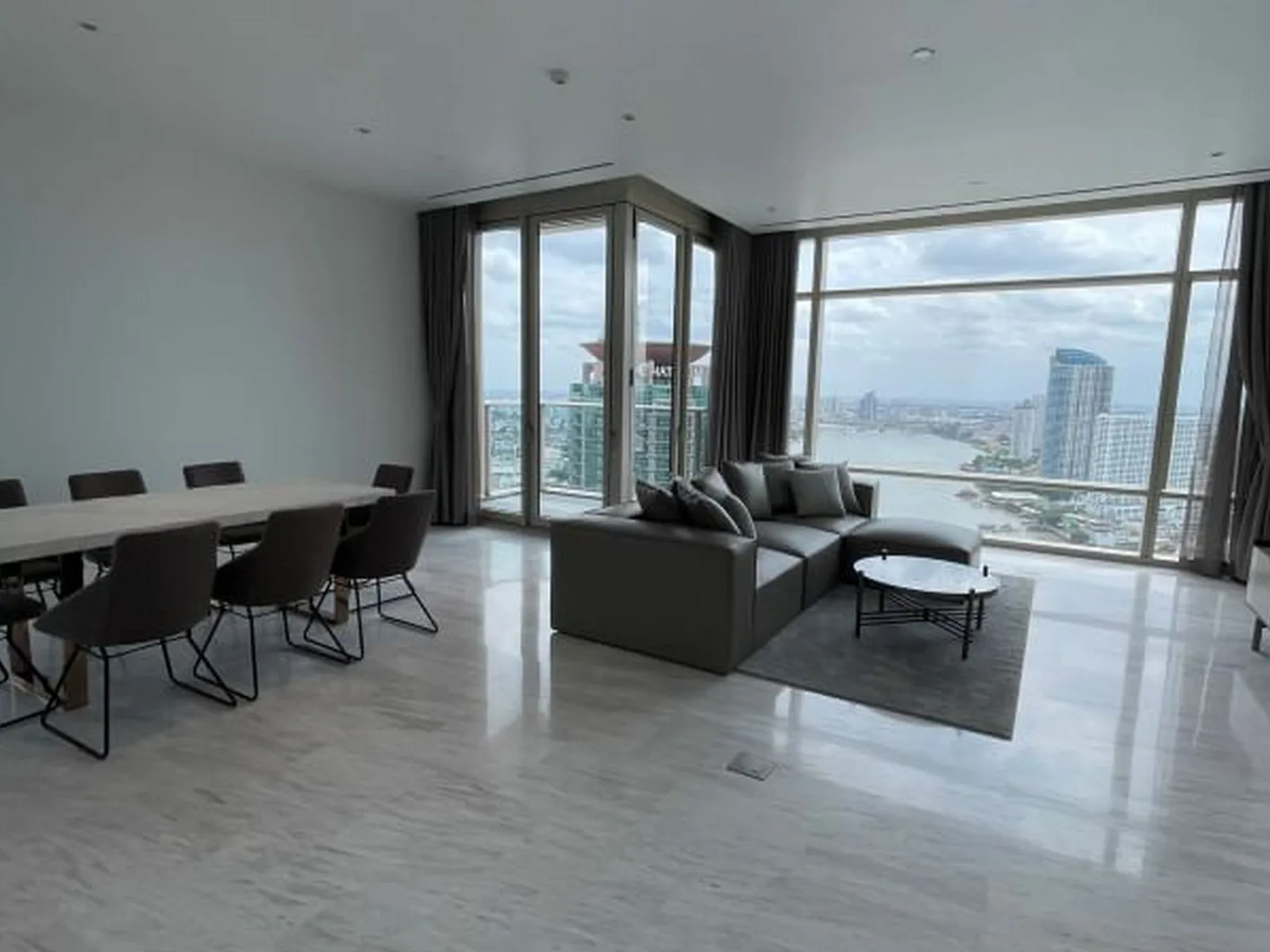 Four Seasons Private Residences Bangkok — photo 4