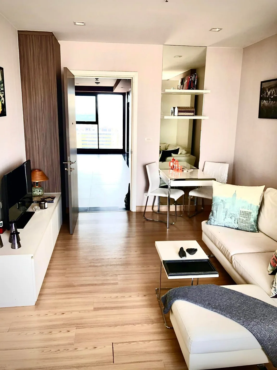 Urbano Absolute Sathon - Taksin — photo 2