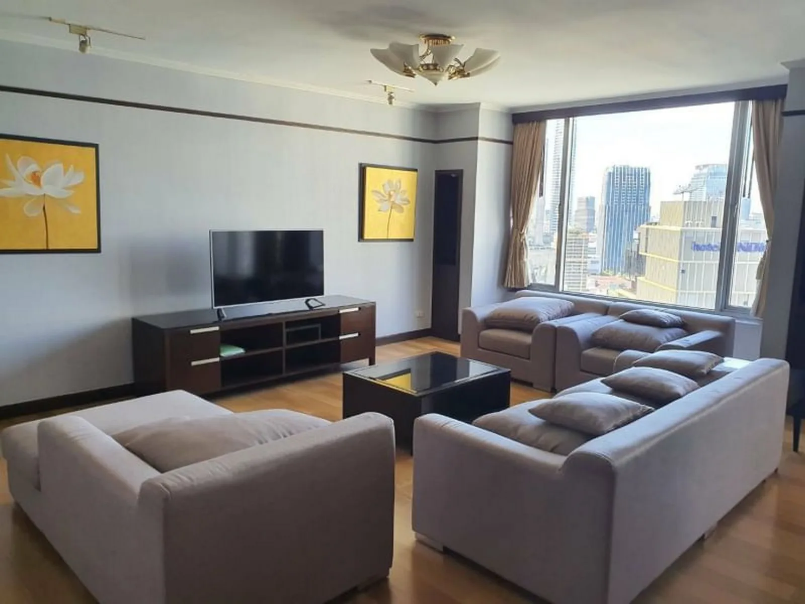 All Seasons Place — photo 2