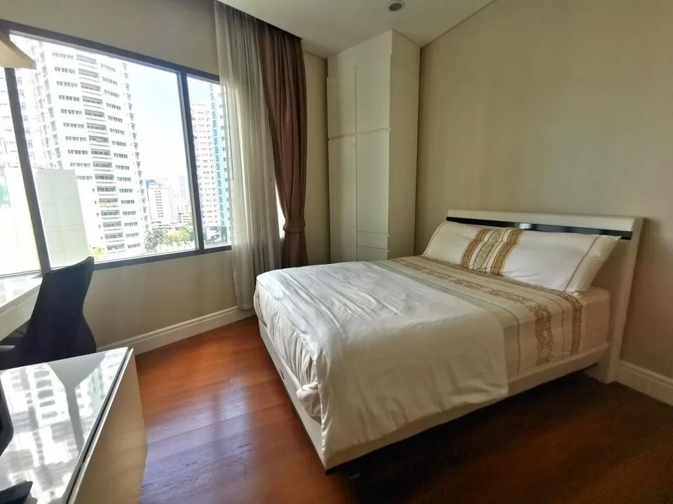 Bright Sukhumvit 24 — photo 8