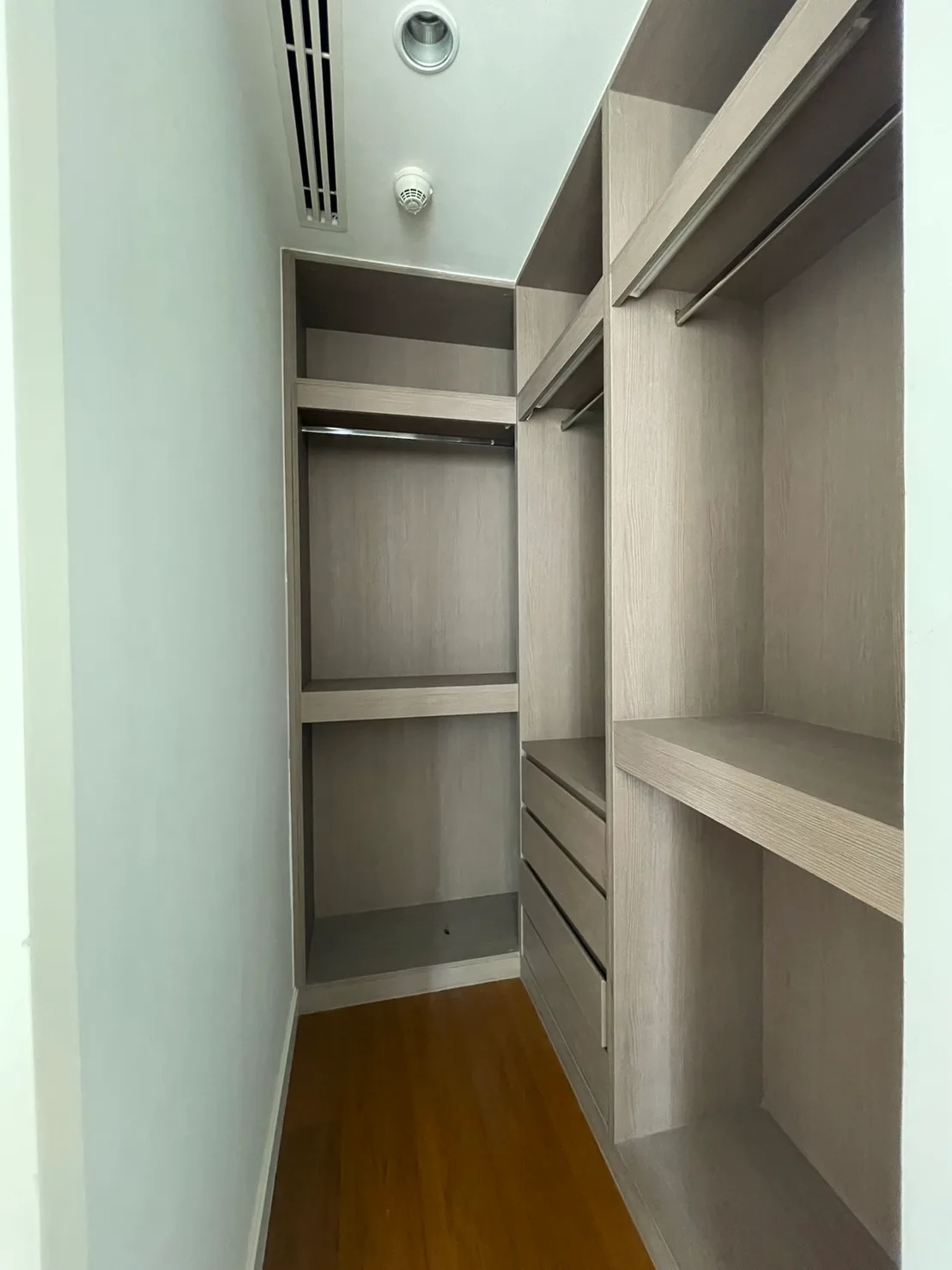 185 Rajadamri — photo 13