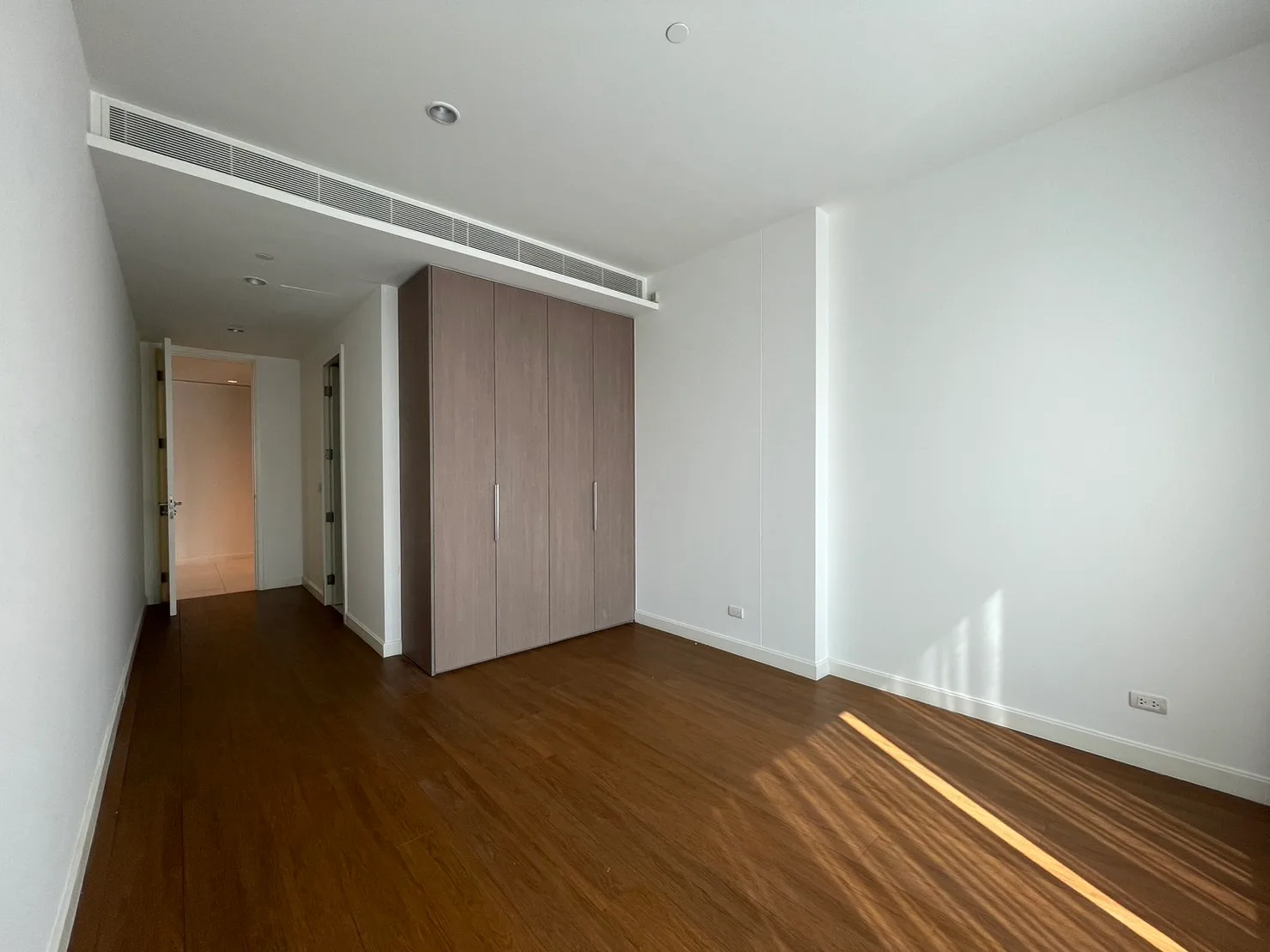 185 Rajadamri — photo 10