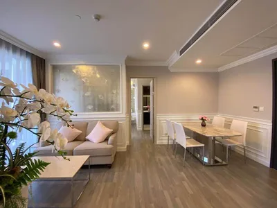 The Room Sathorn - St.Louis
