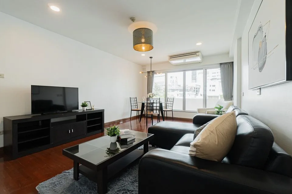 Navin Court — photo 2