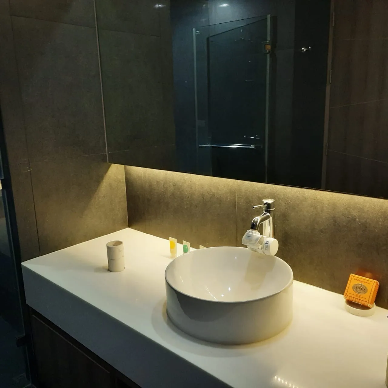 Trapezo Sukhumvit 16 — photo 8