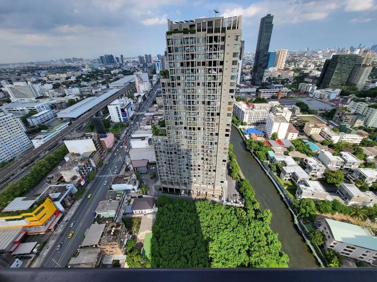 The Base Phetchaburi-thonglor — photo 9