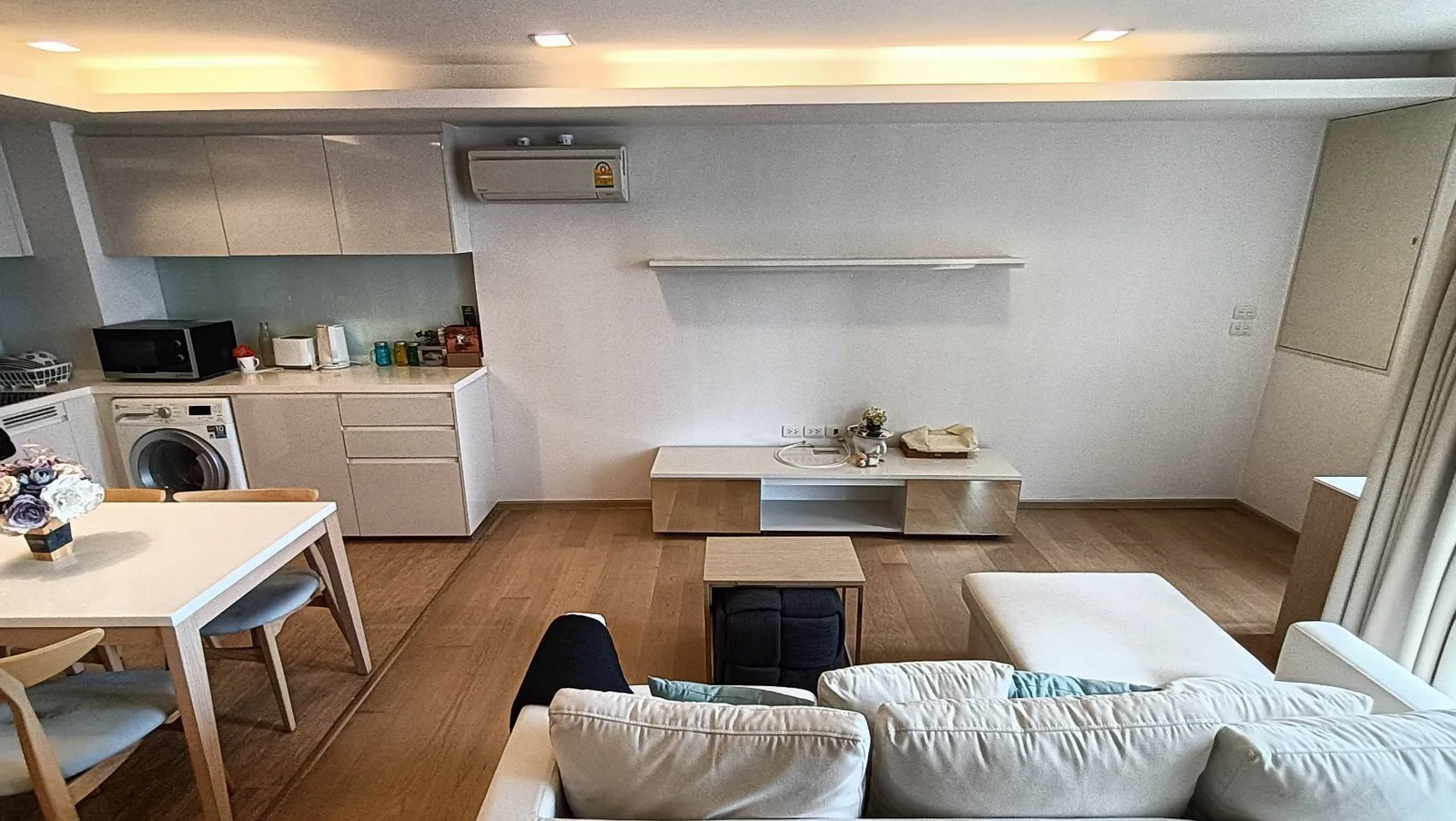 LIV@49 — photo 2