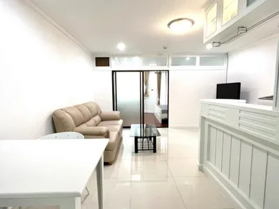 Supalai Place