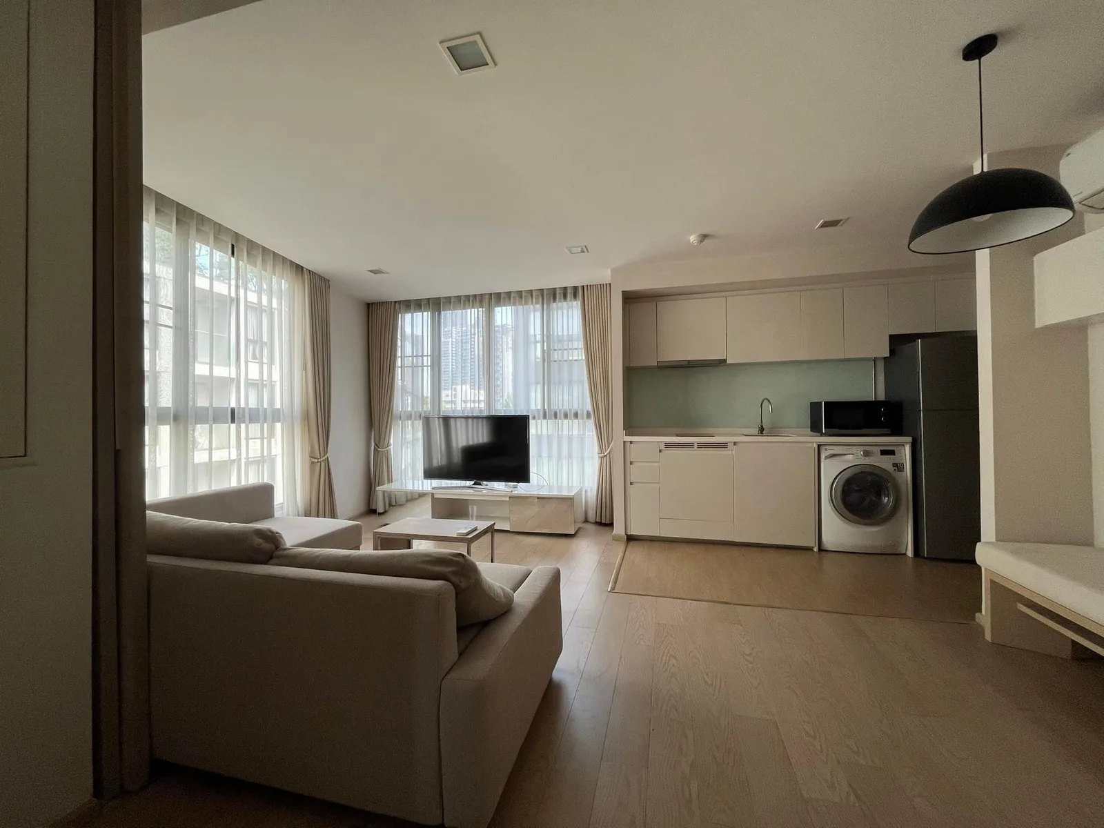 LIV@49 — photo 2