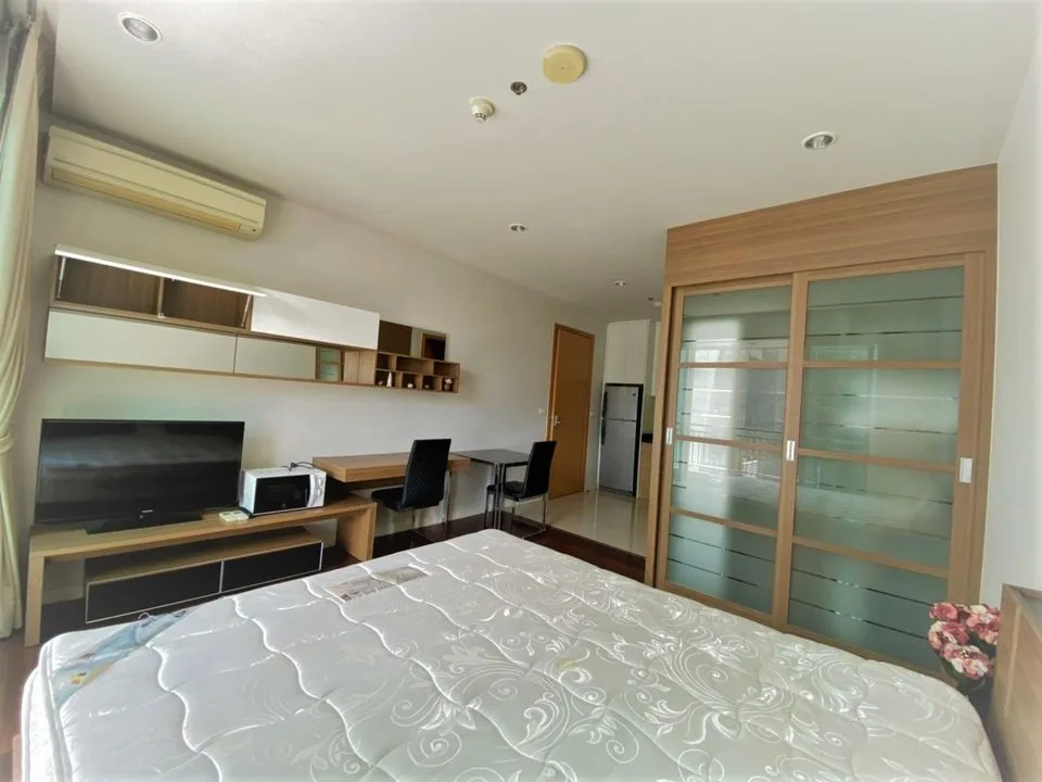 Circle Condominium — photo 2