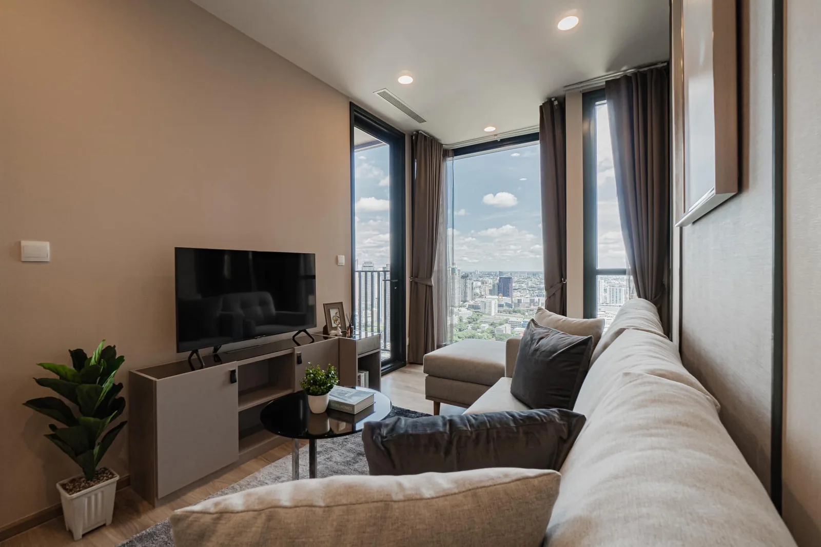 OKA HAUS Sukhumvit 36 — photo 2