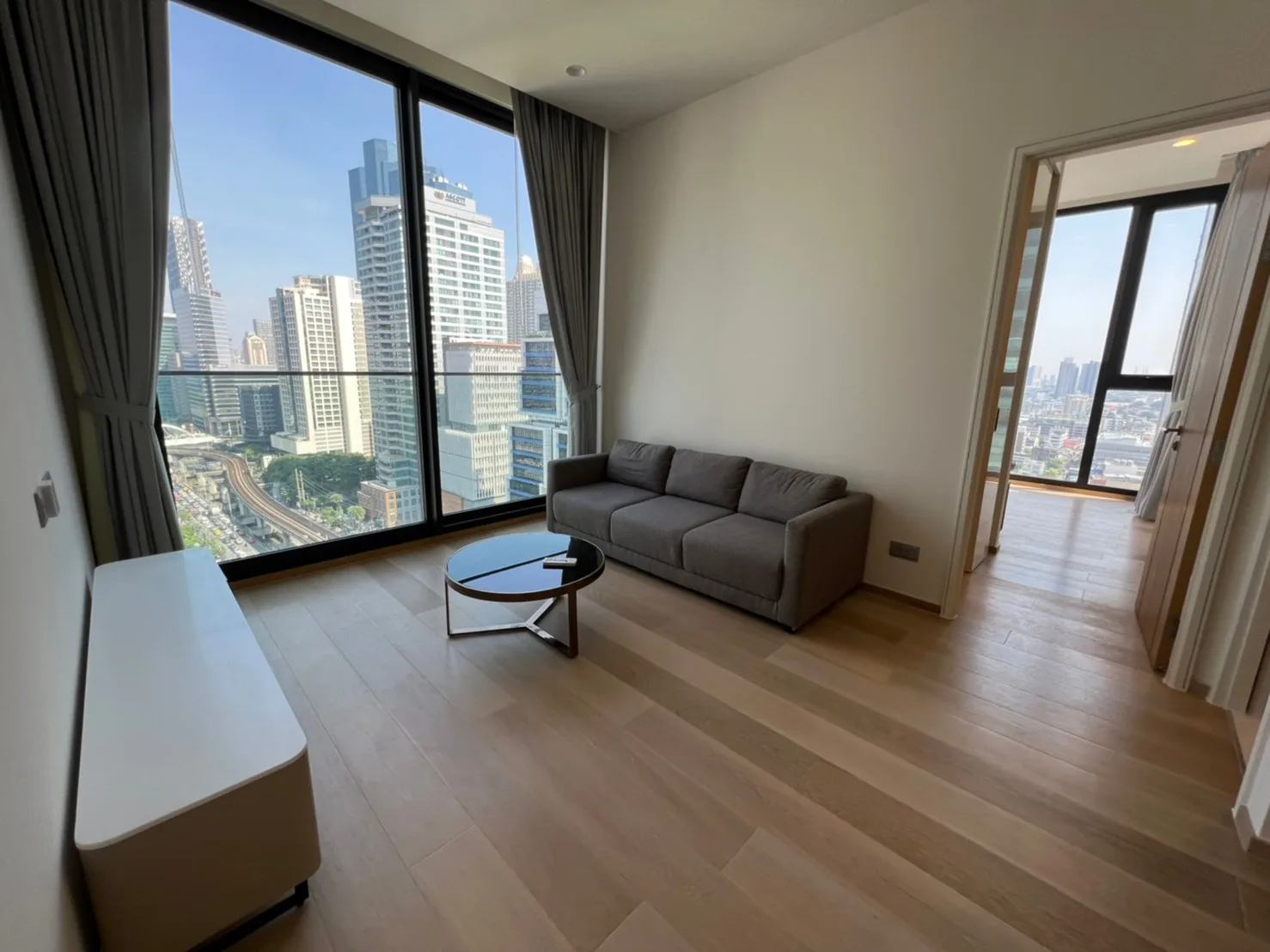 Anil Sathorn 12 — photo 2