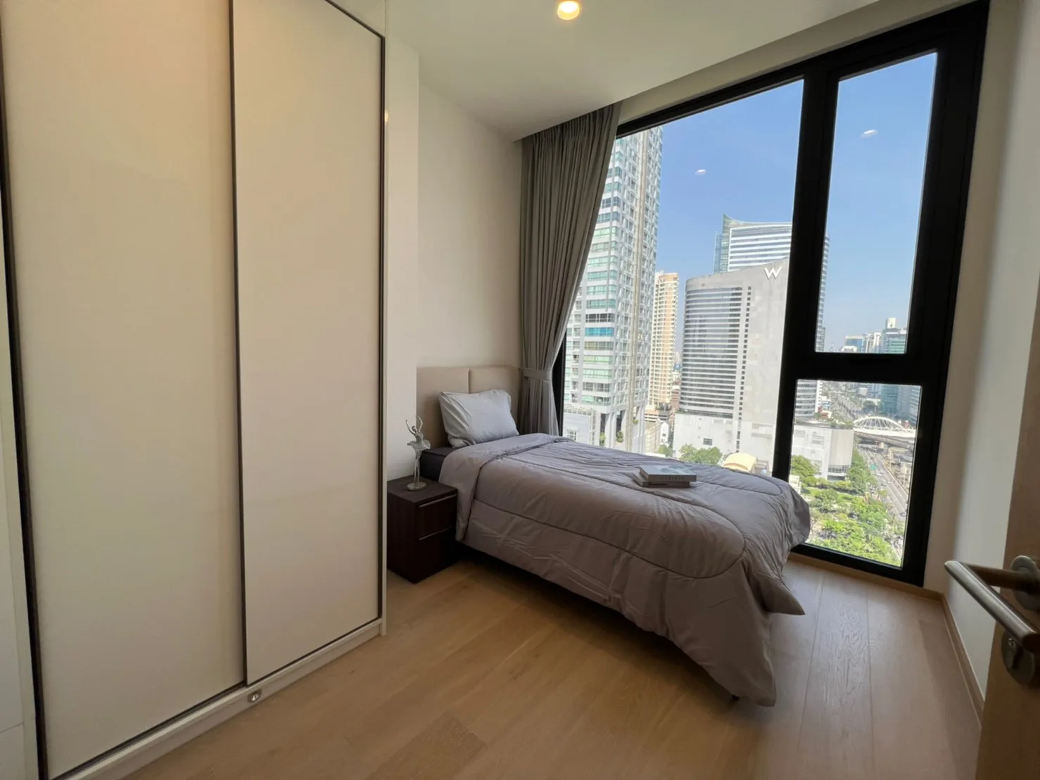 Anil Sathorn 12 — photo 6