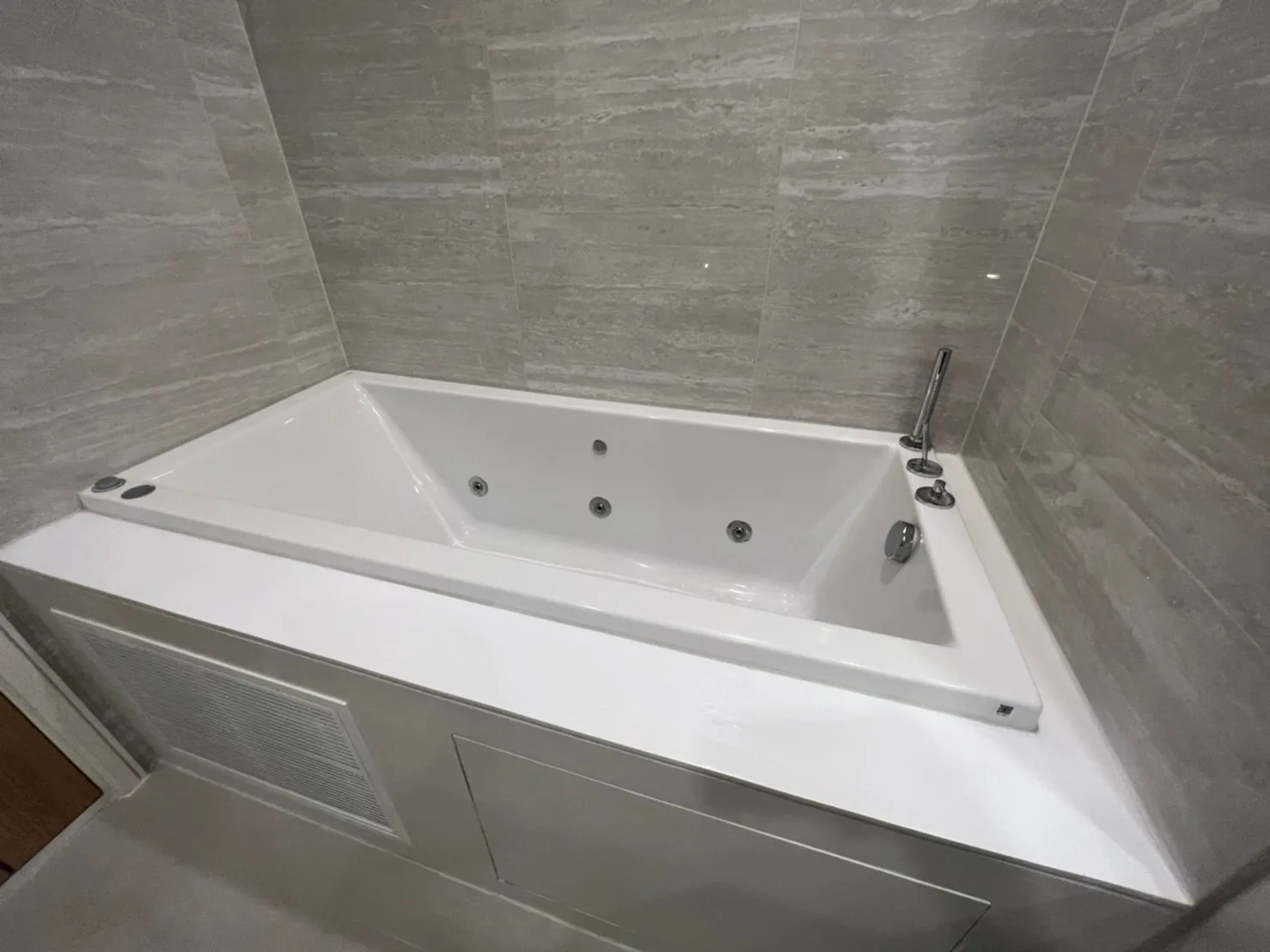 Anil Sathorn 12 — photo 10