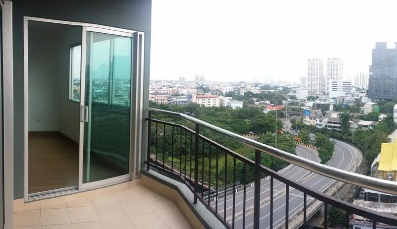 Supalai Park Ekkamai - Thonglor — photo 1