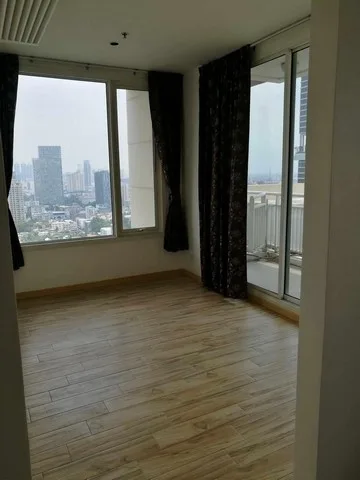 The Empire Place — photo 10