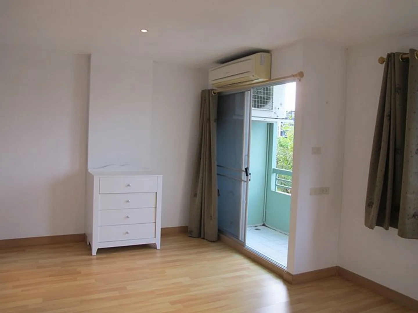 Lumpini Center Sukhumvit 77 — photo 9
