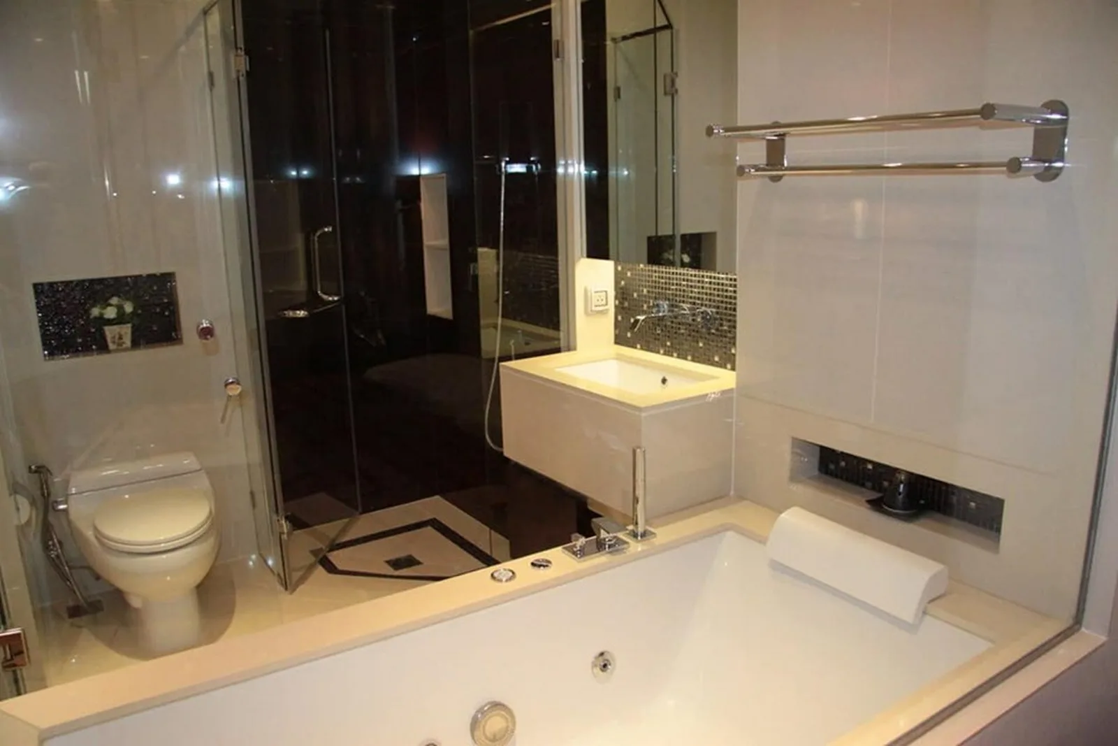 The Address Sukhumvit 28 — photo 4