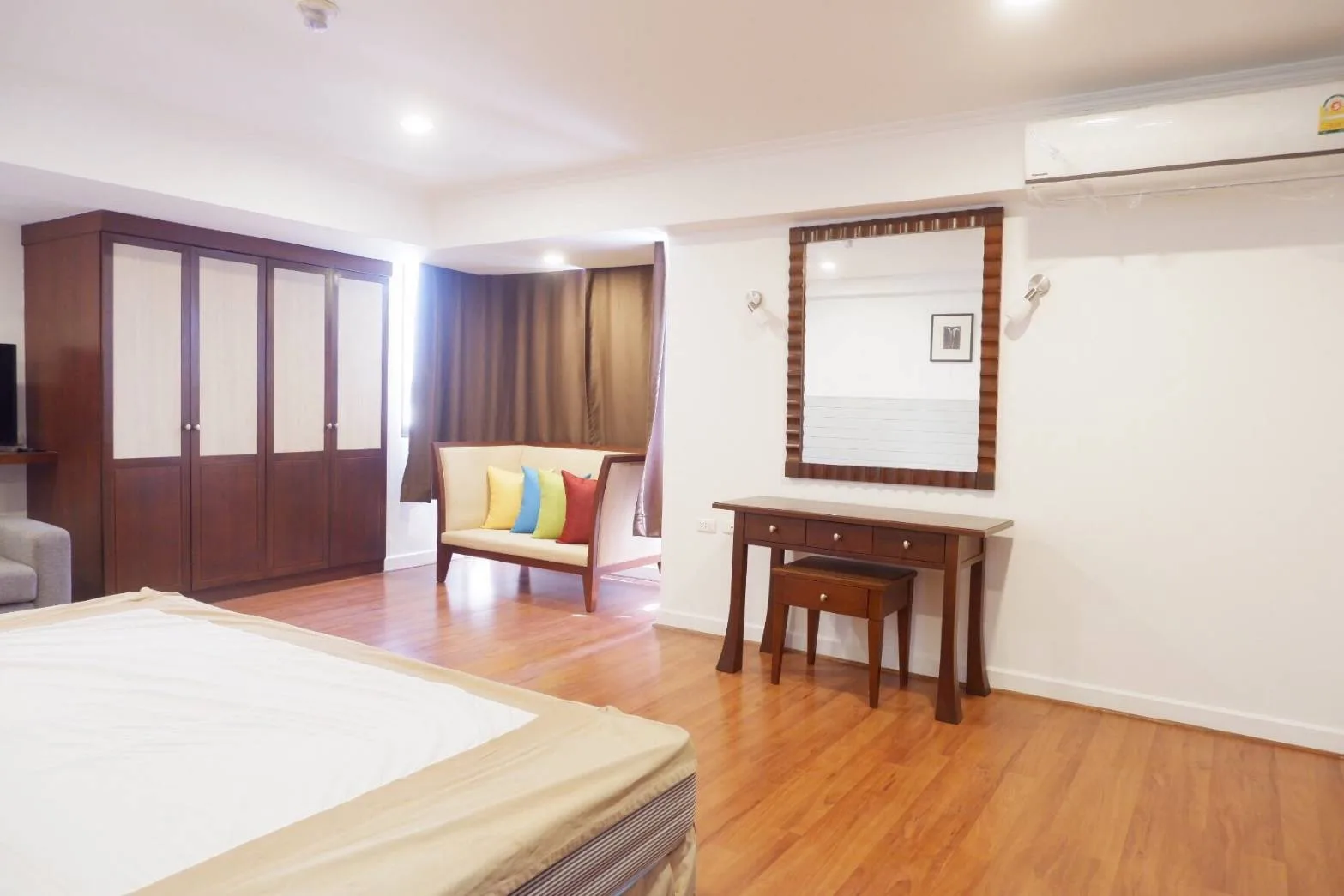 Omni Tower Sukhumvit Nana — photo 2