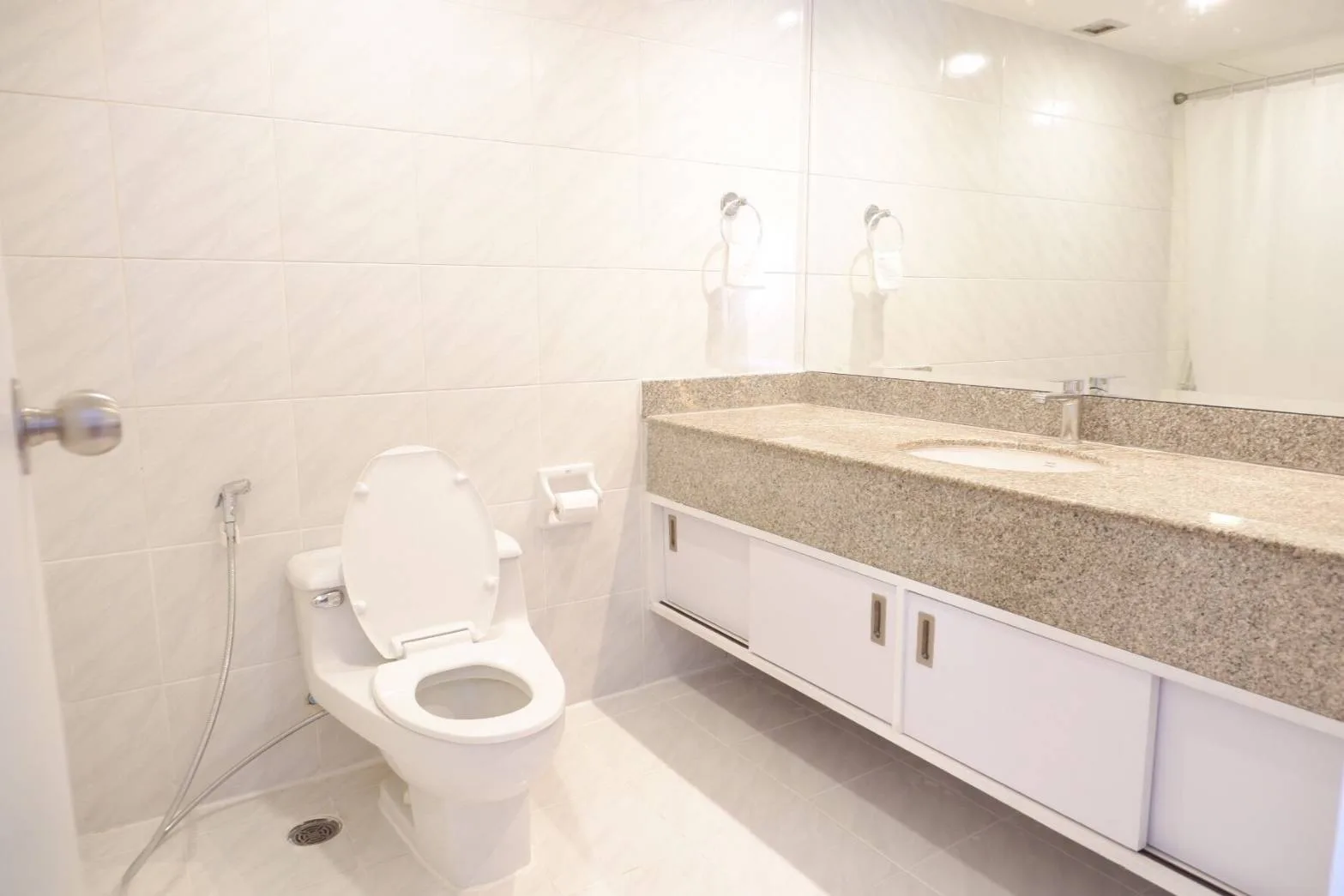 Omni Tower Sukhumvit Nana — photo 11