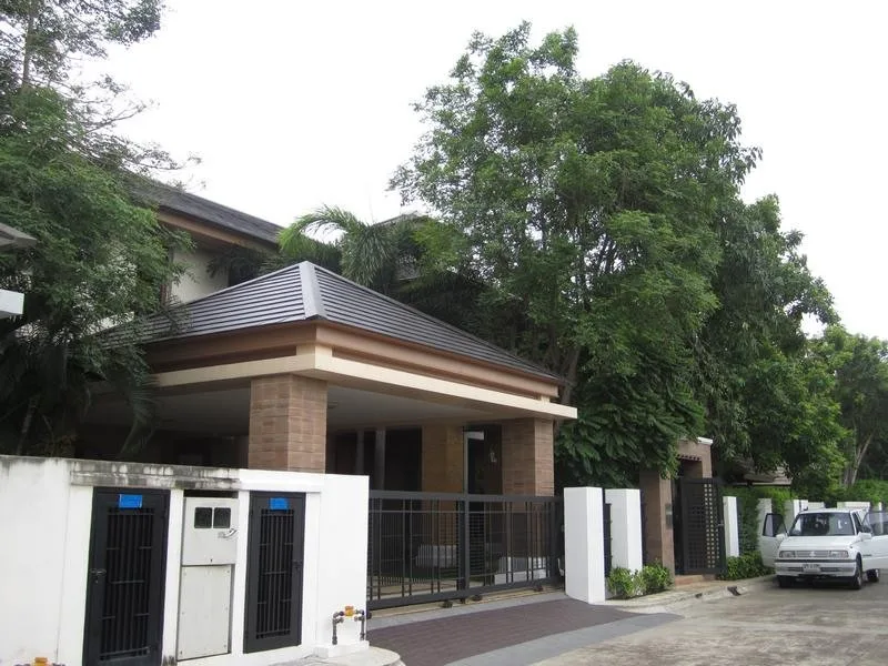 Moobaan Narasiri Pattanakarn-srinakarindra — photo 19