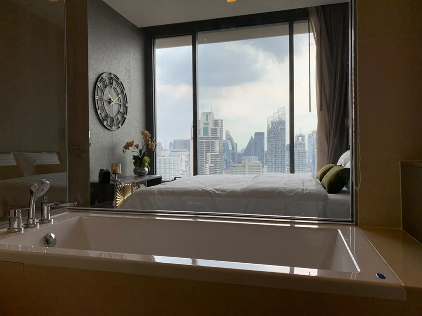 The Esse Asoke — photo 4