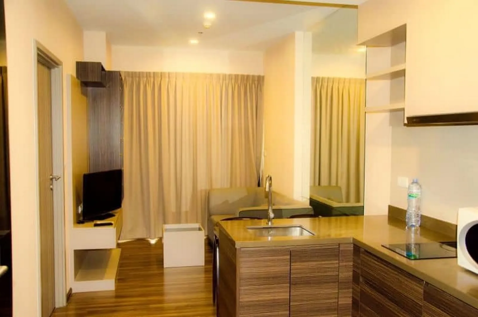 Teal Sathorn-taksin — photo 11