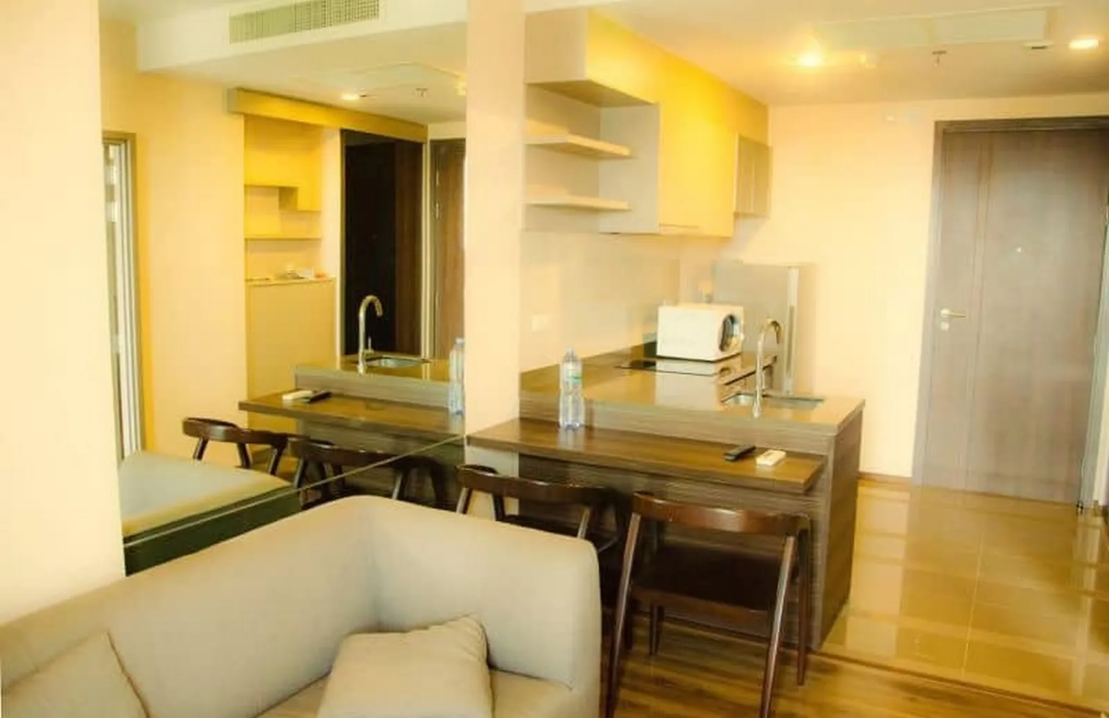 Teal Sathorn-taksin — photo 5