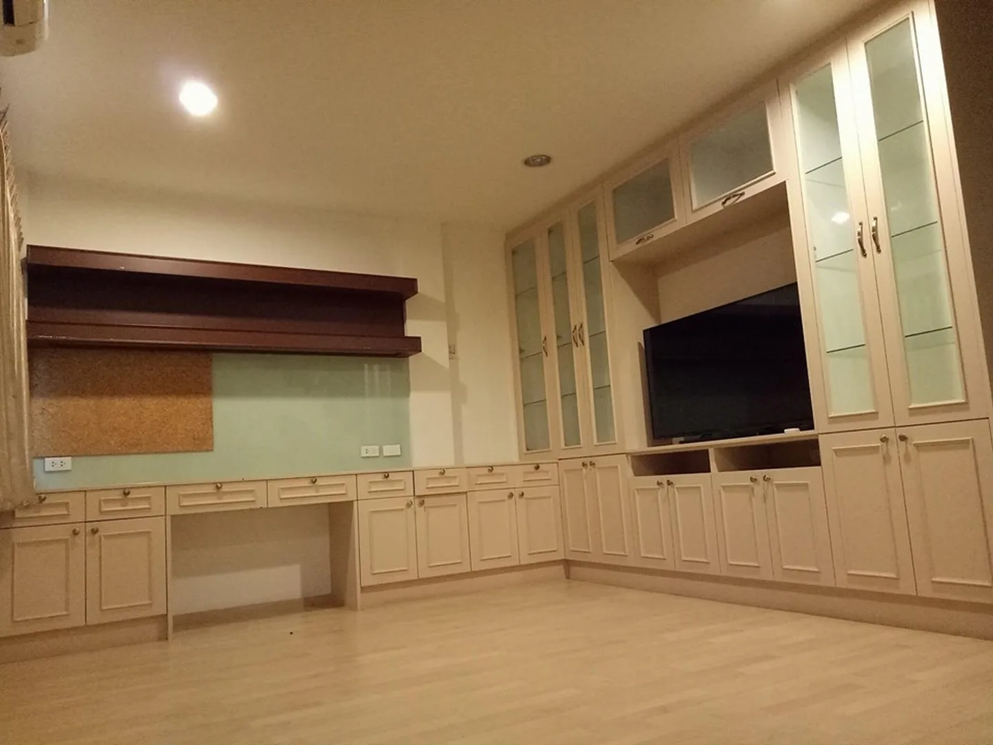 Noble Cube Pattanakarn — photo 9