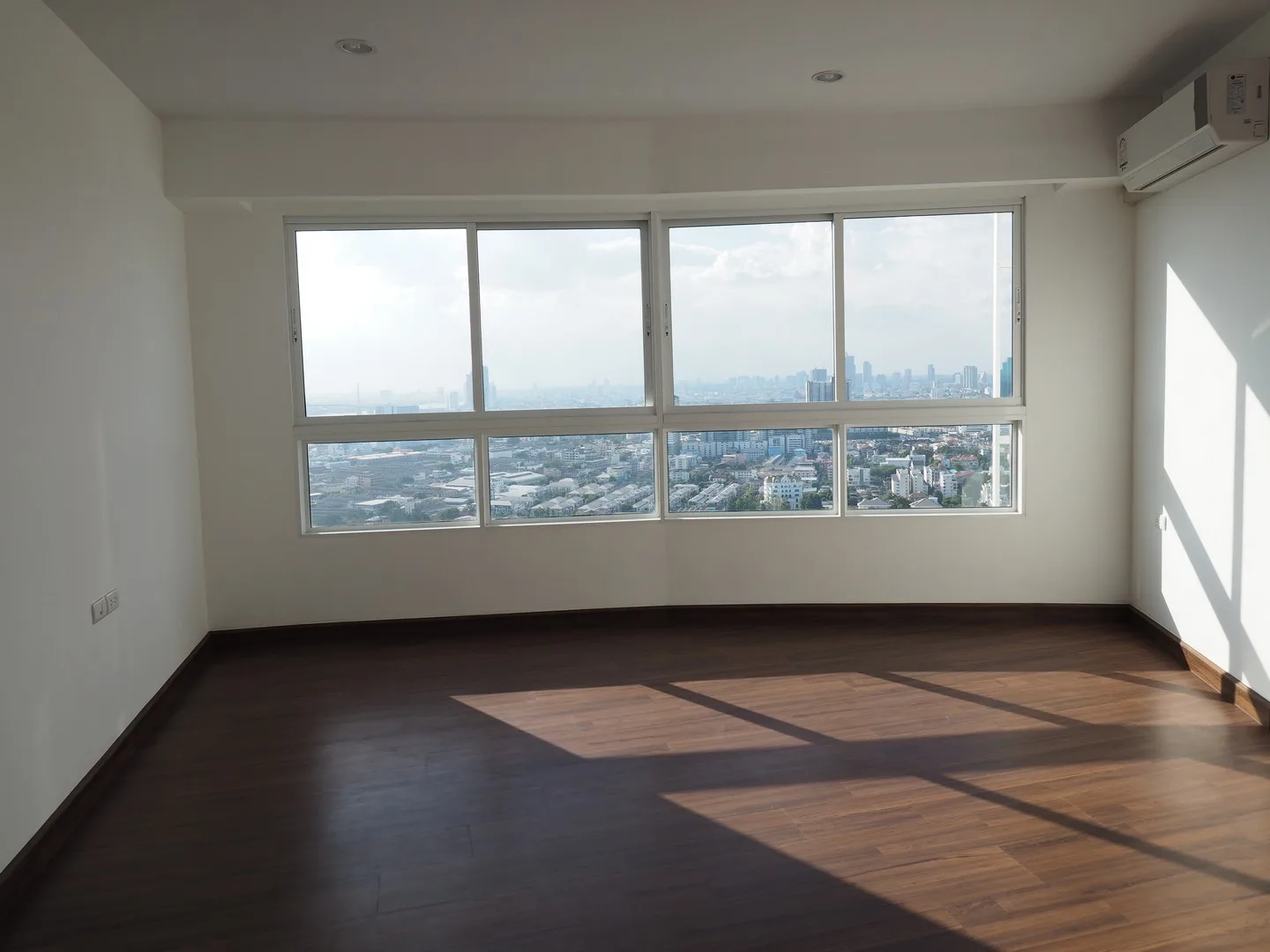 Supalai Prima Riva — photo 11